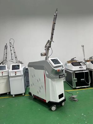 Max Power Cabon peeling laser machine met 6 laser koppen 2700W Laser Power 532nm 1064nm 755nm 1320nm